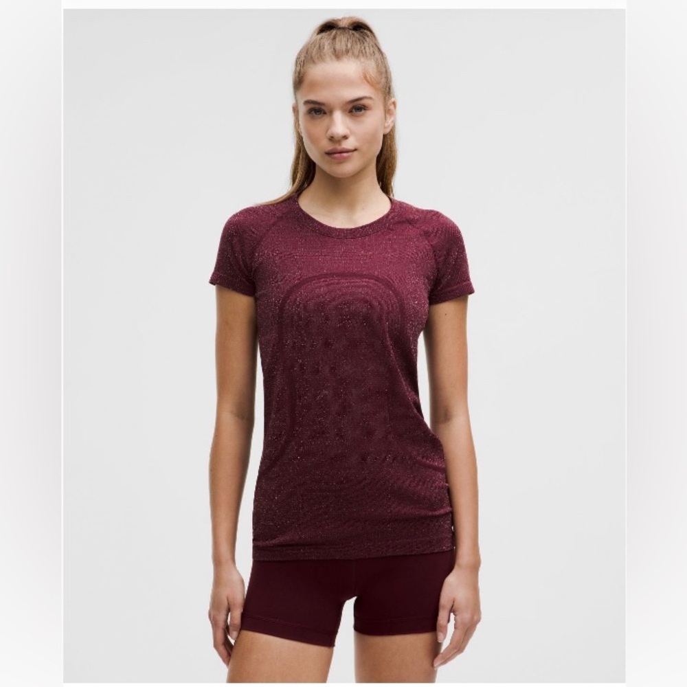 NWT Lululemon Swiftly Sparkle Berry Red Short Sleeve Top. Size 6.